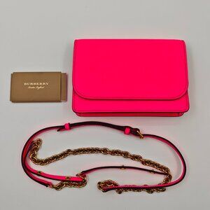 Burberry Chain Shoulder Bag Leather Pink in very good condition